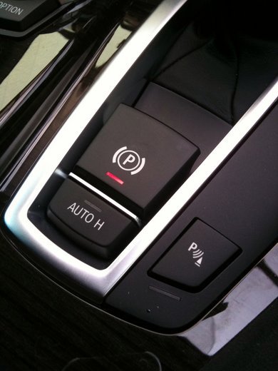 BMWの手動式とボタン式サイドブレーキ（パーキングブレーキ）について