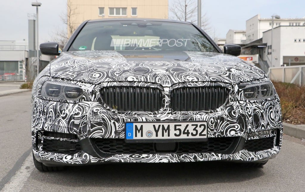 次期BMW５シリーズ(G30)最新スパイショット！Mスポーツバンパーやインテリア（タッチスクリーン対応のiDrive）も＾＾