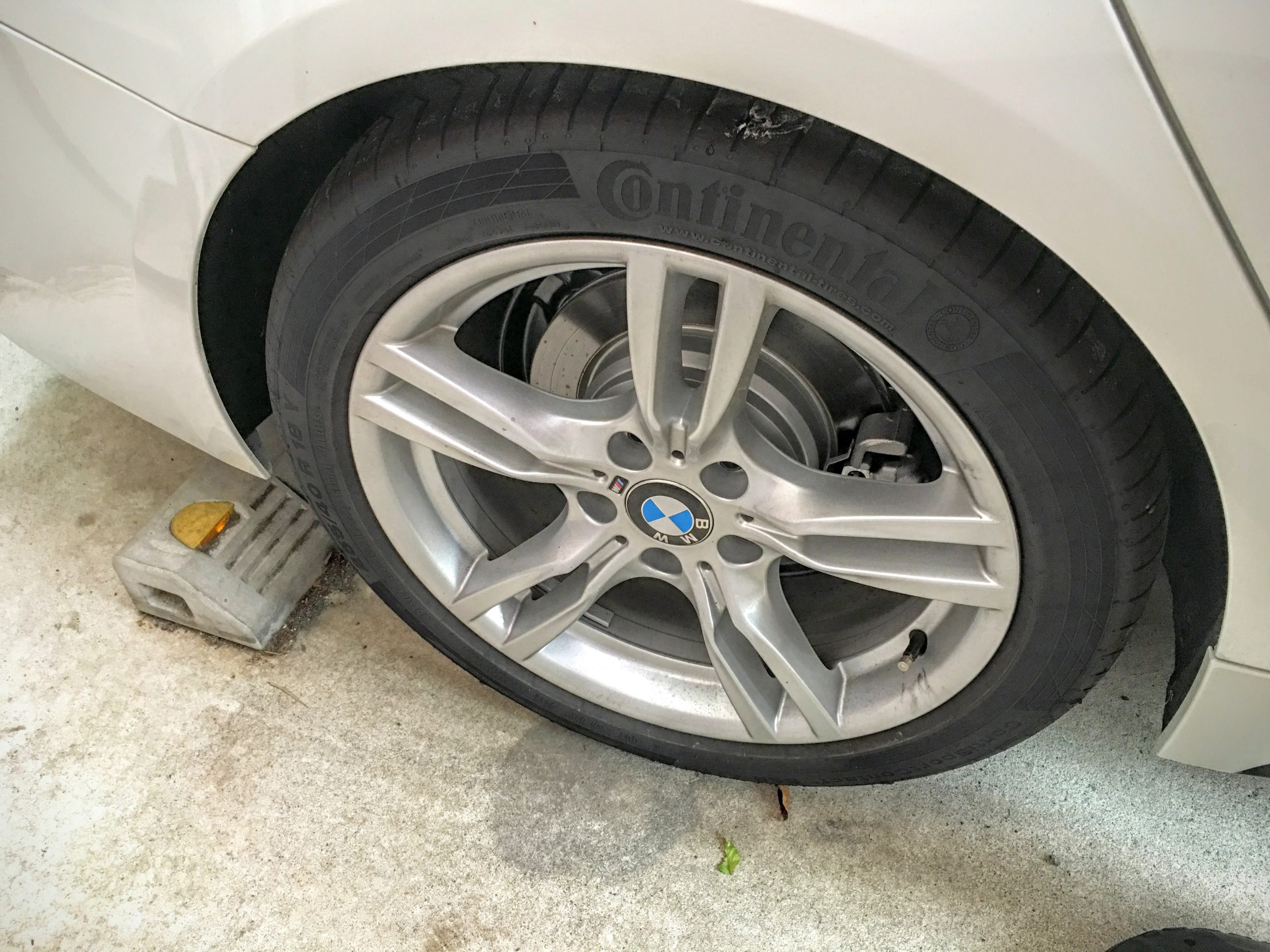 納車時純正ホイールに装着されている新車装着用BMW承認タイヤについて 