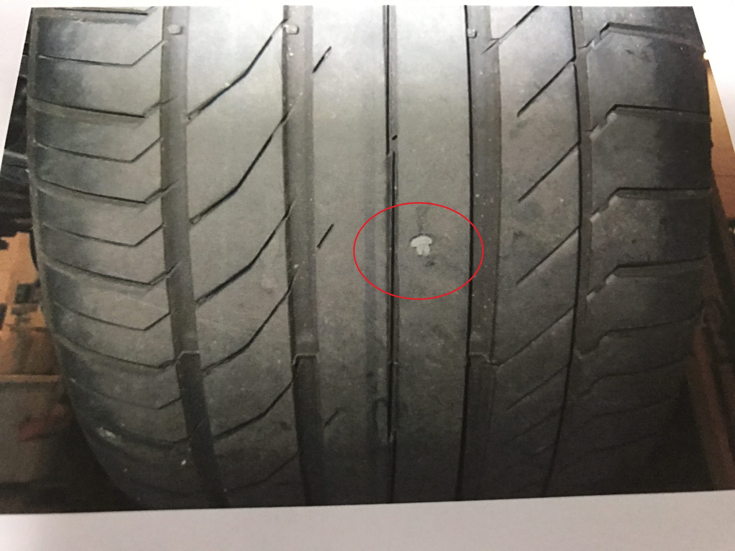 BMW１年点検レポート後編：タイヤに異物が刺さっていました・・・