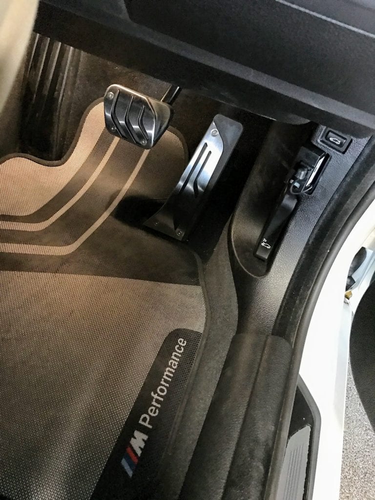 BMW４シリーズグランクーペにステンレススチールペダル装着♪ただし社外品ですが＾＾；