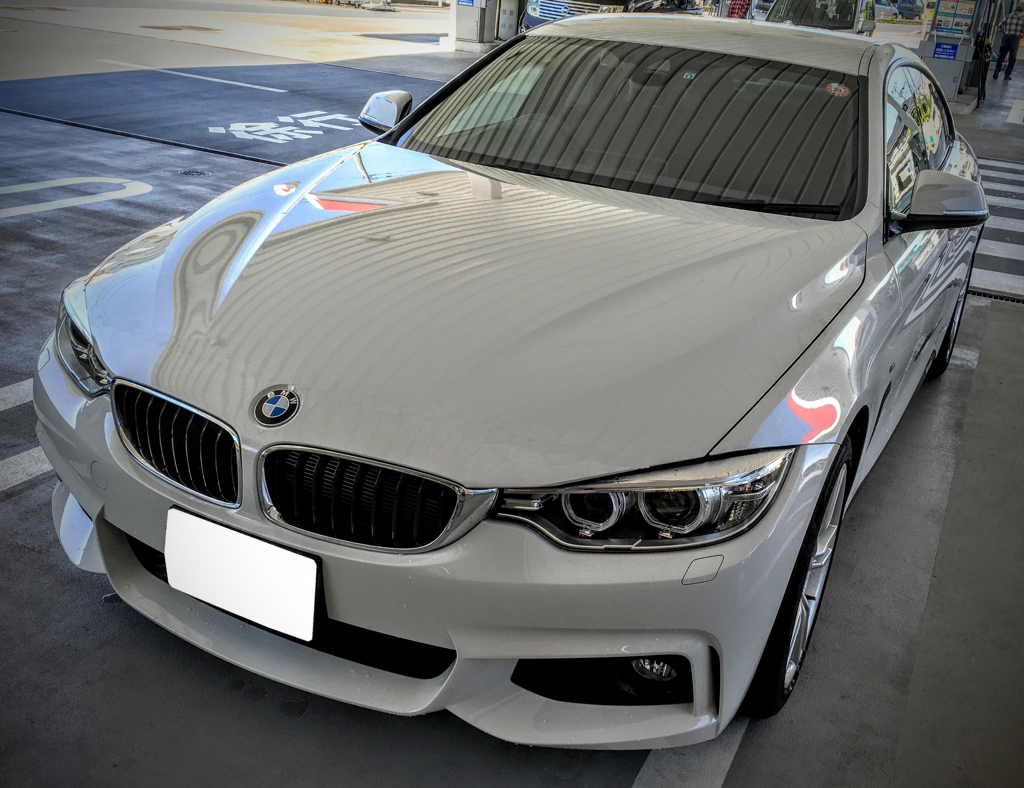 BMW４シリーズグランクーペのセンタートレイにすべり止めシート［CAR-MAT4］を設置してみた＾＾
