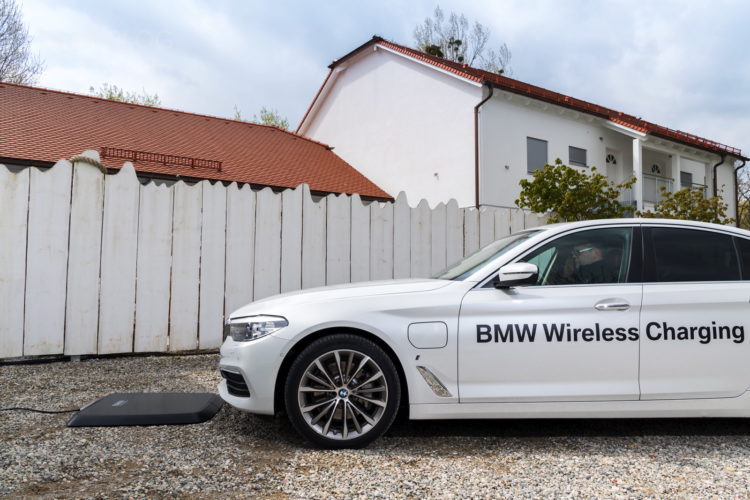 電気自動車もワイヤレス充電の時代^^BMW 530e(G30)のオプションとして2018年に市場投入予定♪ ...