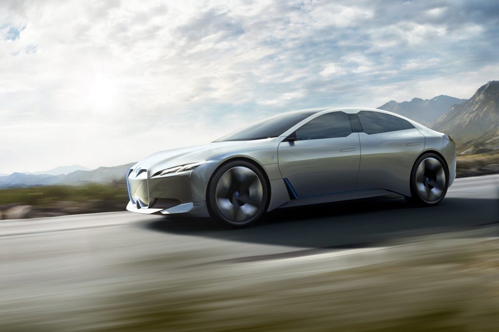 ４ドアグランクーペ「BMW i Vision Dynamics」の市販モデルはテスラキラーとなりそうですね♪