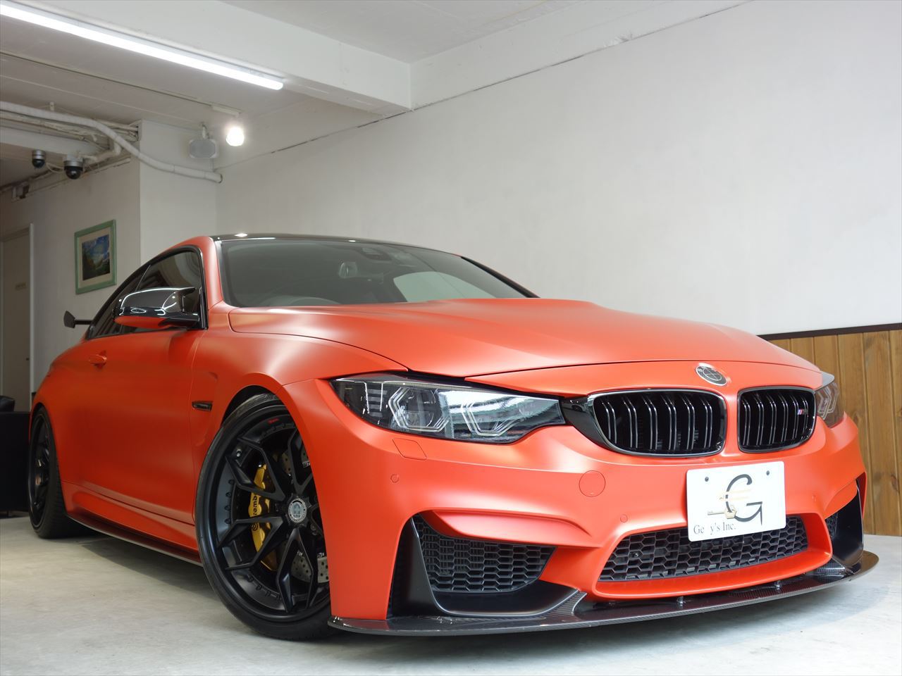 BMW M4GTSのOLEDテールランプ、GTSウィングが装着されたマッドオレンジなスペシャルなM4が販売中！