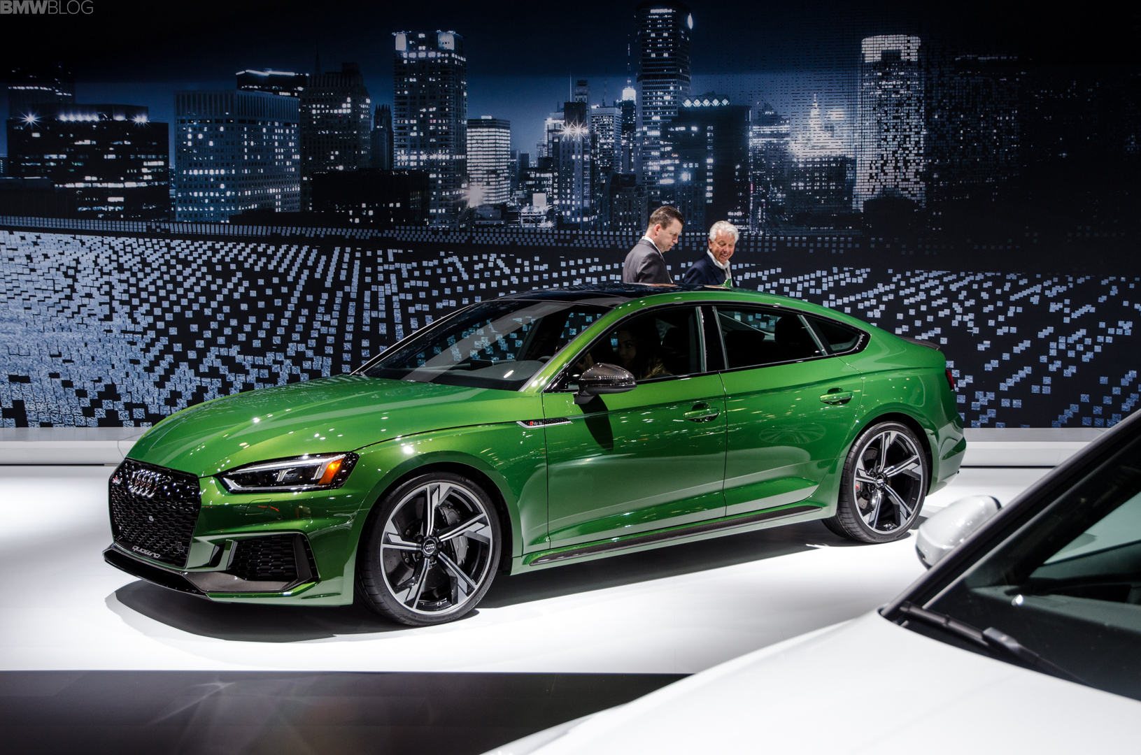 Ｄセグメント４ドアクーペの最強マシン「Audi RS5 Sportback」が登場！BMWもM4グランクーペ出してくれないかなあ＾＾；