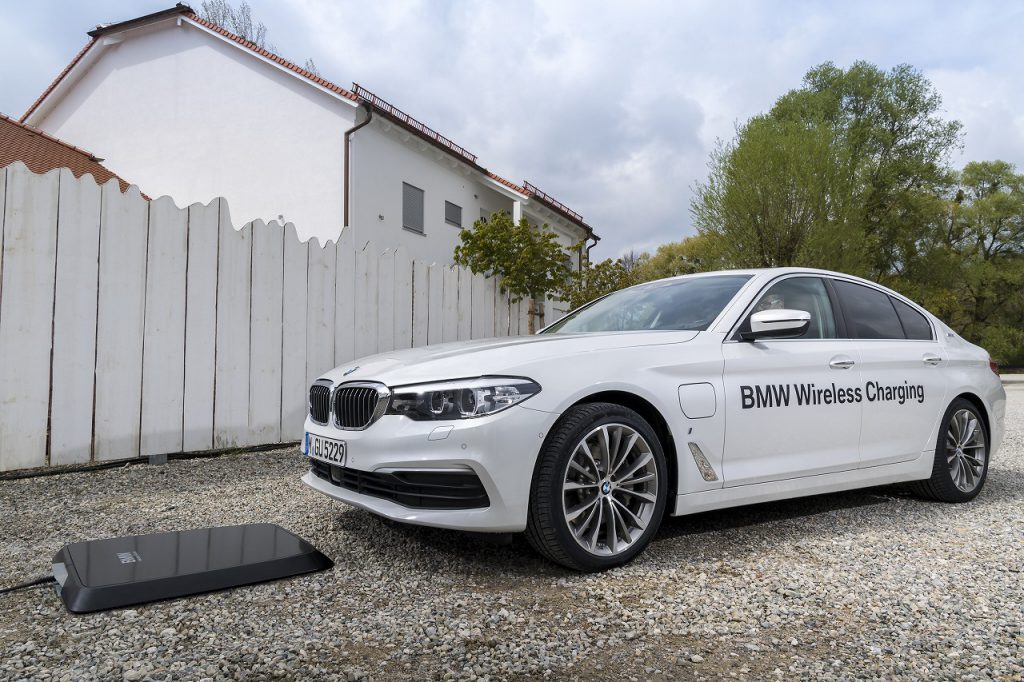 BMWワイヤレス充電の市場投入開始！まずはドイツからで日本も導入予定♪BMW 530eが約3時間半で完全に充電されるそうです＾＾