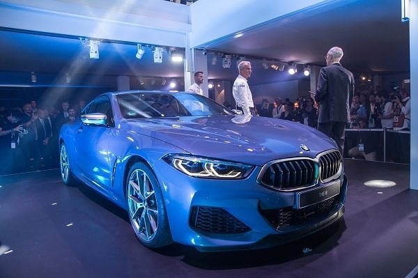 BMWが新型「8シリーズ クーペ」を世界初公開！「8シリーズカブリオレ」「8シリーズグランクーペ」も発売予定！