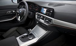 BMW新型３シリーズ(G20)ではスタート＆ストップボタンの位置が移動されて一連動作がスムーズになりそうです♪