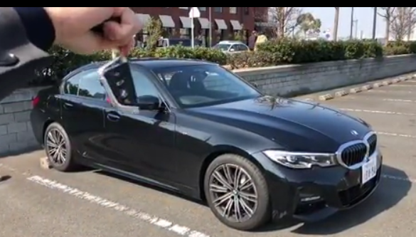 BMW新型３シリーズのコンフォートアクセスはもはやドアハンドルに触れる必要もなし！動画あり＾＾＆リレーアタック対応済み！