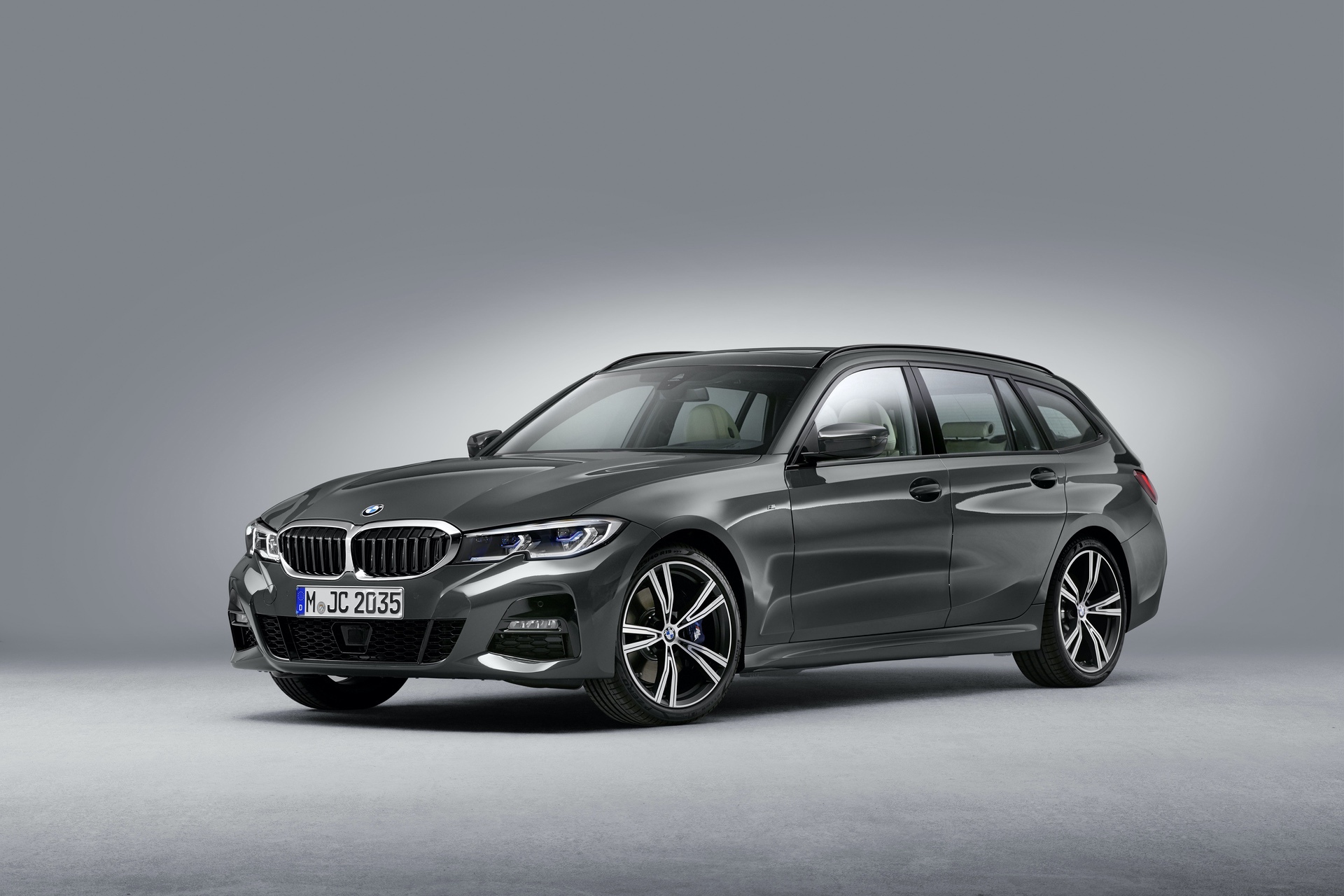 納期遅れが深刻！メルセデスベンツ新型「Cクラス」の納期は来年７月、BMW３シリーズも来年３月！？