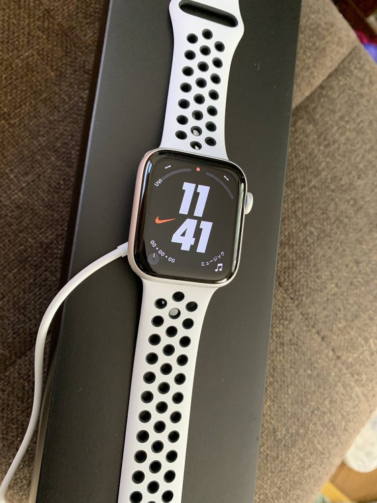 Apple Watch Nike Series 5」の交換バンドを２種類購入しました＾＾４ 