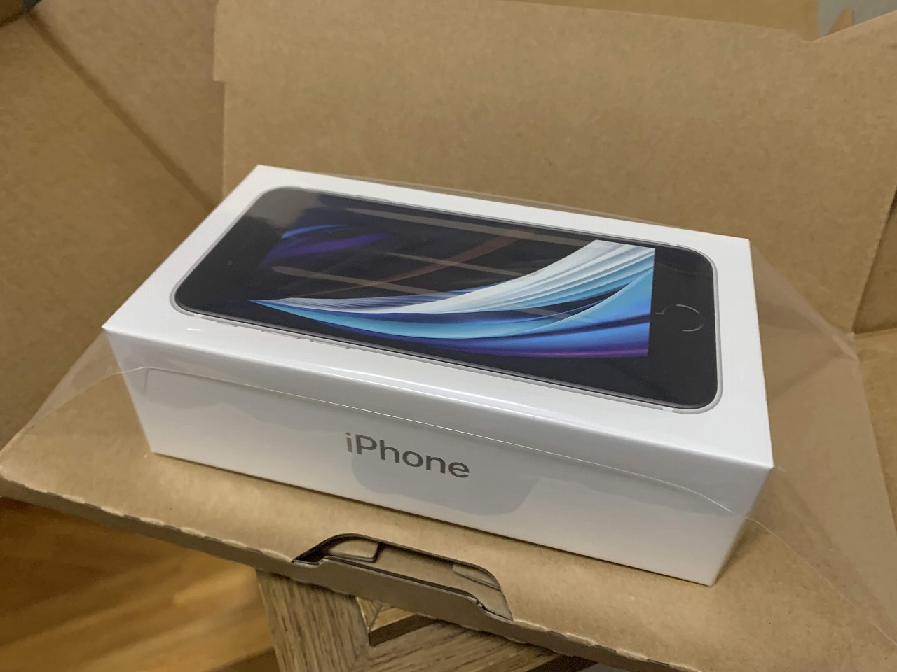 Apple新型「iPhene SE 2020」シムフリー版(128GB)が発売日に届きました＾＾早速開封＆設定中です♪