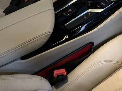 愛車BMW G31のシートの隙間落下防止・小物収納できるシートサイドポケットを買ってつけてみましたが・・・