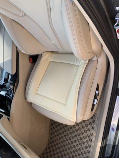 愛車BMW G31のベージュレザーシートの色移りを防止するためのシートクッションがいざというときに便利です(^_^;)