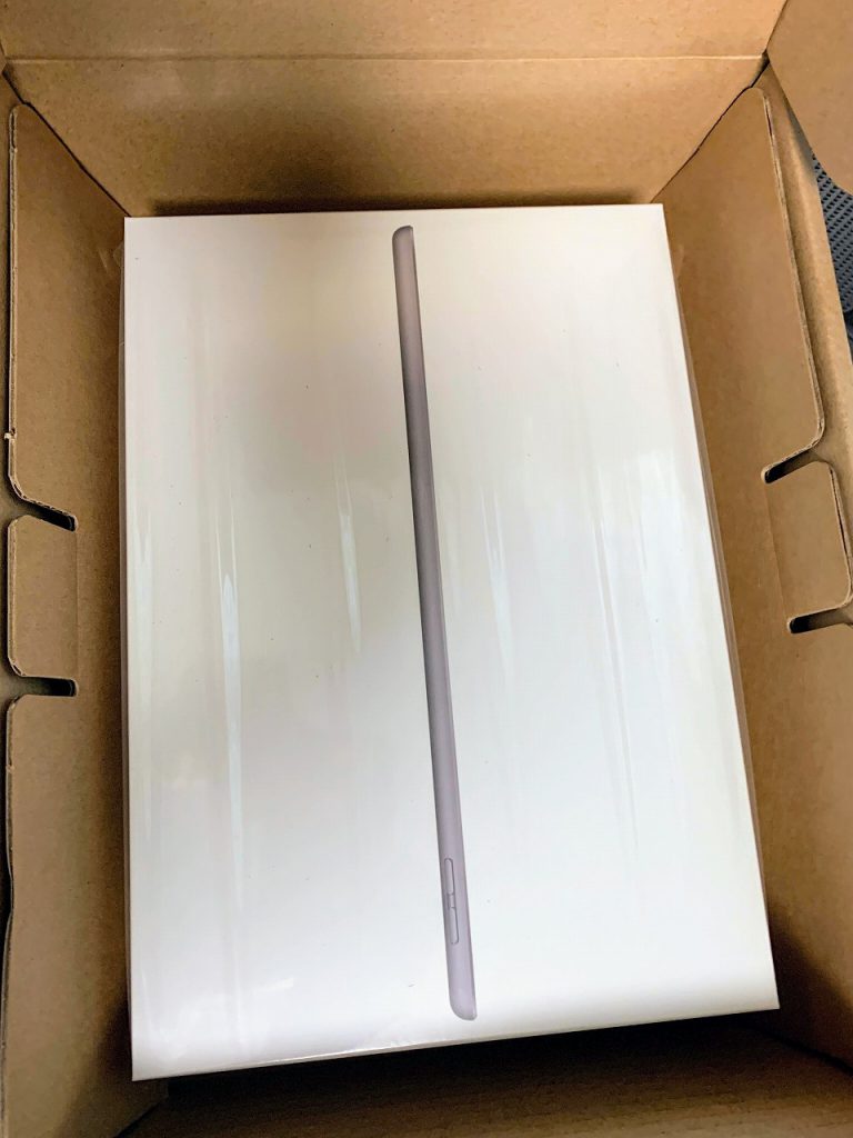 コスパ最高♪最新Apple iPad(第８世代)を購入！第３世代無印iPadからの買い替えました＾＾開封レビュー！