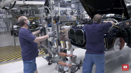 新型BMW4シリーズ(G22)の組立ラインやBMWのエンジン組み立て動画＾＾製造工程眺めてるだけでなんか楽しいです♪