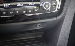 BMW F3X,F8X系用USBポート移設キット！