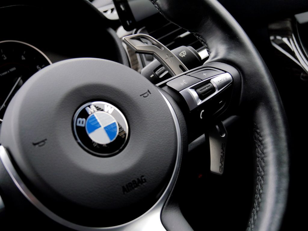 BMW F系M/Mシリーズ用EVOLVEのアルミビレットギアパドルシフトがカッコ 