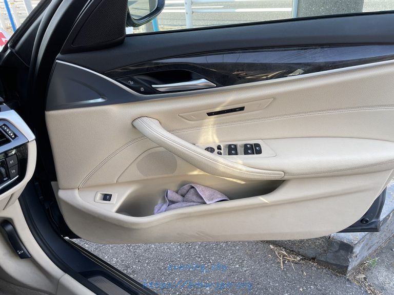 BMWのドアの開閉角度について。5シリーズは3段階ですが、7シリーズは特別で強風や開きすぎ防止に考慮されています