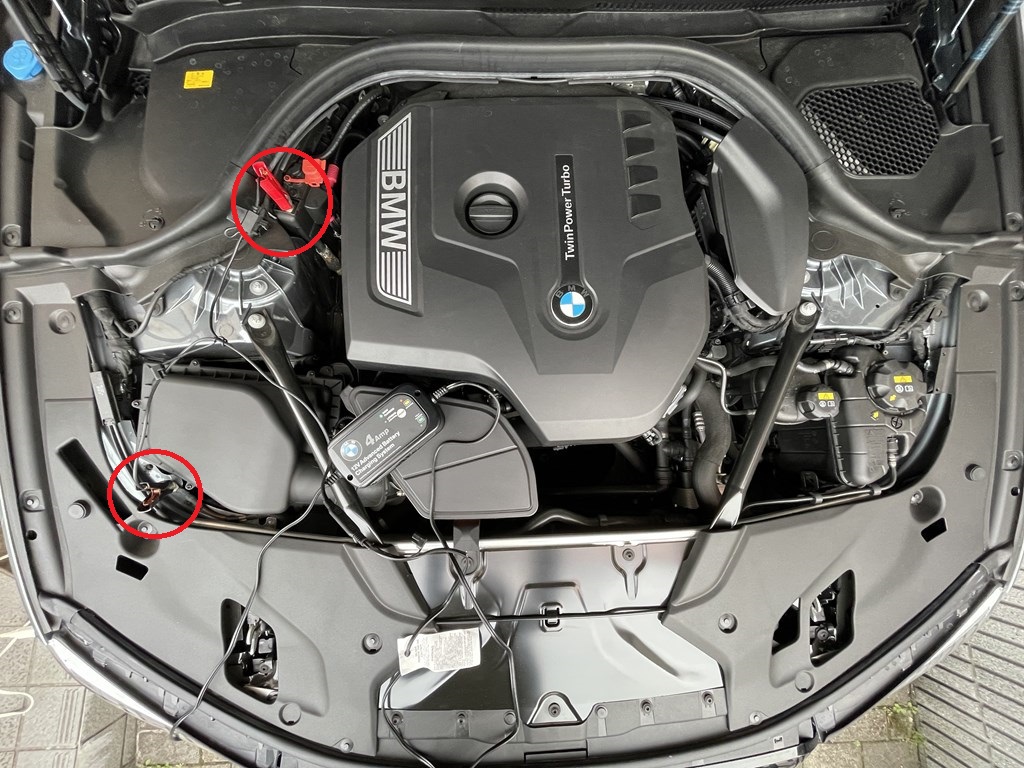 BMW G31のバッテリー充電しました(^^)今回はボンネット下のエンジンルームから充電してみたのですが・・・