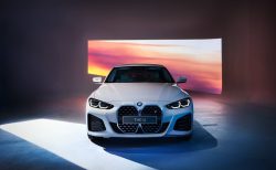 カッコいい！BMW電動グラン クーペ「i4」のMスポーツモデルを初公開！【上海モーターショー2021】新型４シリーズグランクーペもほぼこんな感じになりそうかな(^^)