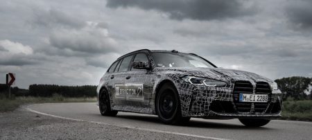 New BMW M3ツーリング(G81)をBMW MがSNSで公式リーク！「Bring it On」（かかってこい）ステッカーで煽る(*^^*)