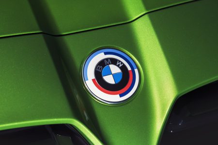 BMW M５０周年で「BMWモータースポーツ」のエンブレムが復活！エンブレムモディが流行るかも(^^)
