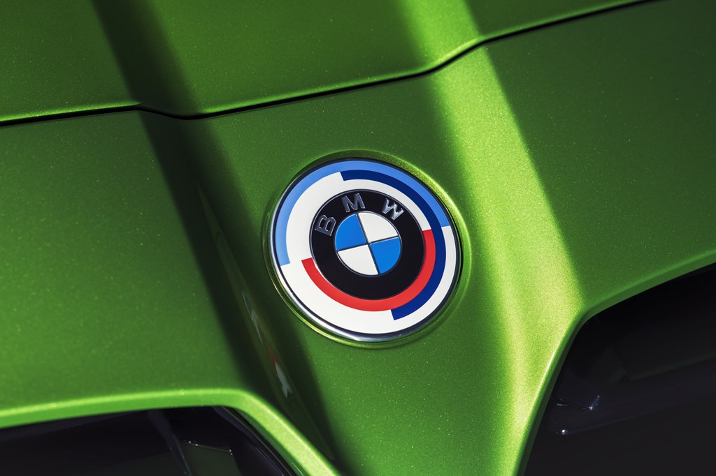 BMW M５０周年で「BMWモータースポーツ」のエンブレムが復活！エンブレムモディが流行るかも(^^) – Evening Sky Engine【BMW  アルピナ TOYOTA GR86 ブログ】