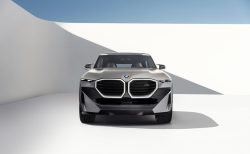 もはや理解不能・・・超巨大キドニーグリル「BMW Concept XM」がワールドプレミア！