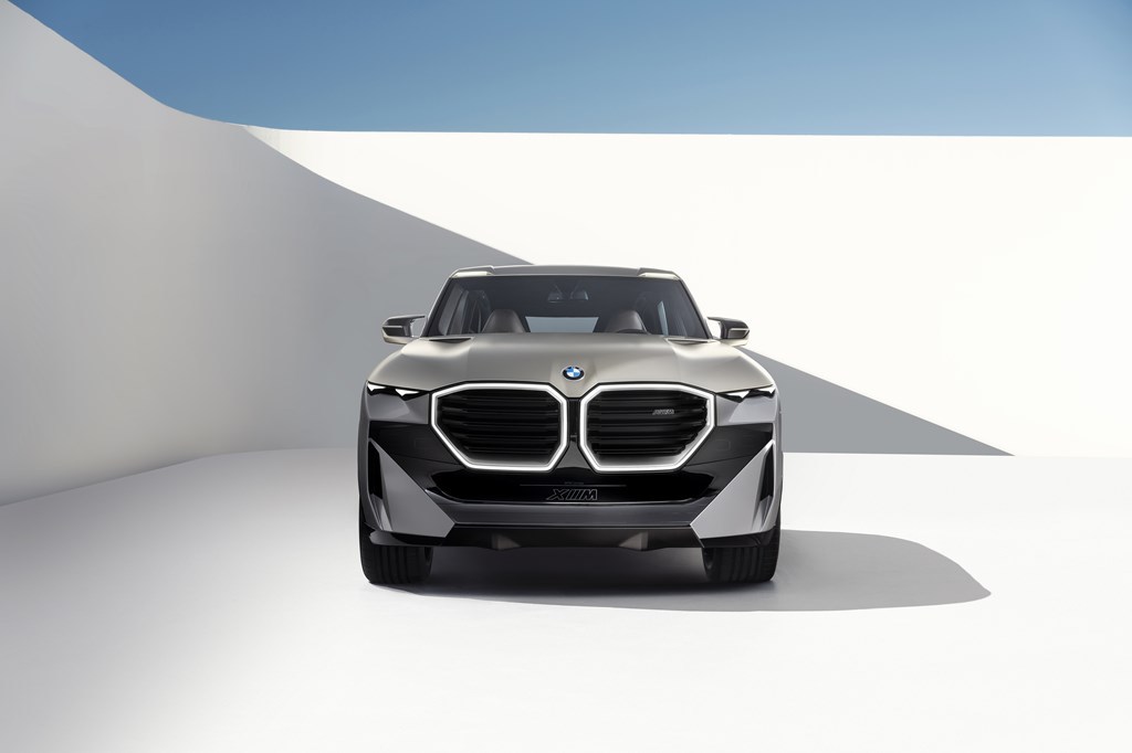 もはや理解不能・・・超巨大キドニーグリル「BMW Concept XM」がワールドプレミア！