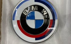 早いもの勝ち！【残り１個】BMW M社50周年　エンブレムがElbe BMWオンラインストアで販売中！