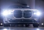 BMW新型７シリーズ発表！巨大光るキドニーグリルにX7LCI同様上下２段ヘッドライトに後席には３２インチAmazon FireTVも搭載。