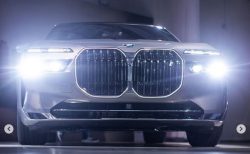 BMW新型７シリーズ発表！巨大光るキドニーグリルにX7LCI同様上下２段ヘッドライトに後席には３２インチAmazon FireTVも搭載。