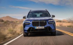 フルモデルチェンジ並みの改良BMW X7 LCI発表！新しい提案の上下2段のスプリットヘッドライトを搭載
