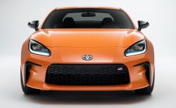 GR86オレンジな10周年記念車先行受注開始！車両価格は１２万円アップのみ。米国仕様と異なりリアスポイラーやホイールの変更は無し。