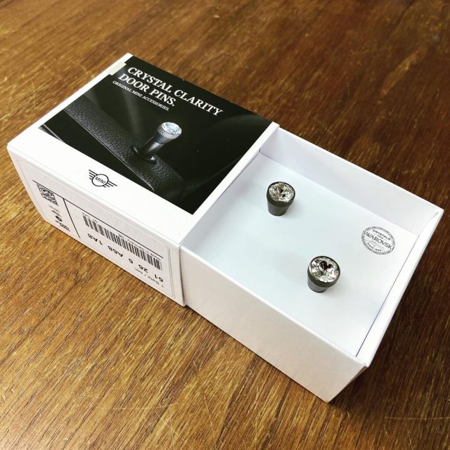 クリスタルが美しいスワロフスキー製BMW純正Crystal Clarity Swarovskiドア・ロック・ピンが販売中！ Evening