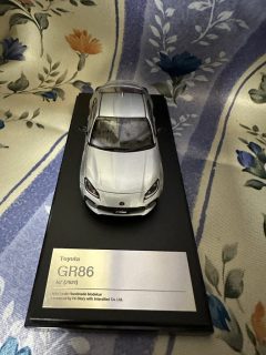 ハイクオリティ！レアなアイスシルバーメタリックのミニカー【ハイストーリー1/43 Toyota GR86 RZ】を買いました＼(^o^)／