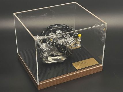 GR86のエンジンが主役！1/6スケールFA24型エンジンのミニチュアモデルが７万円から発売！